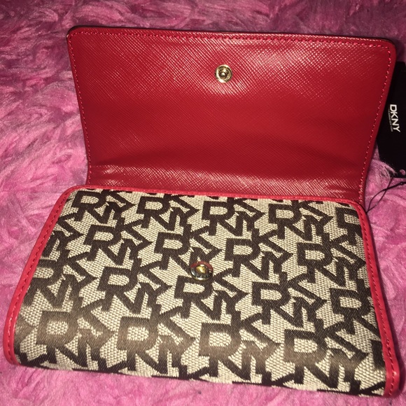 DKNY Monogram Wallet - Picture 3 of 9